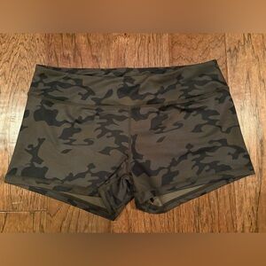 Born Primitive Booty Shorts Camo Size XL
